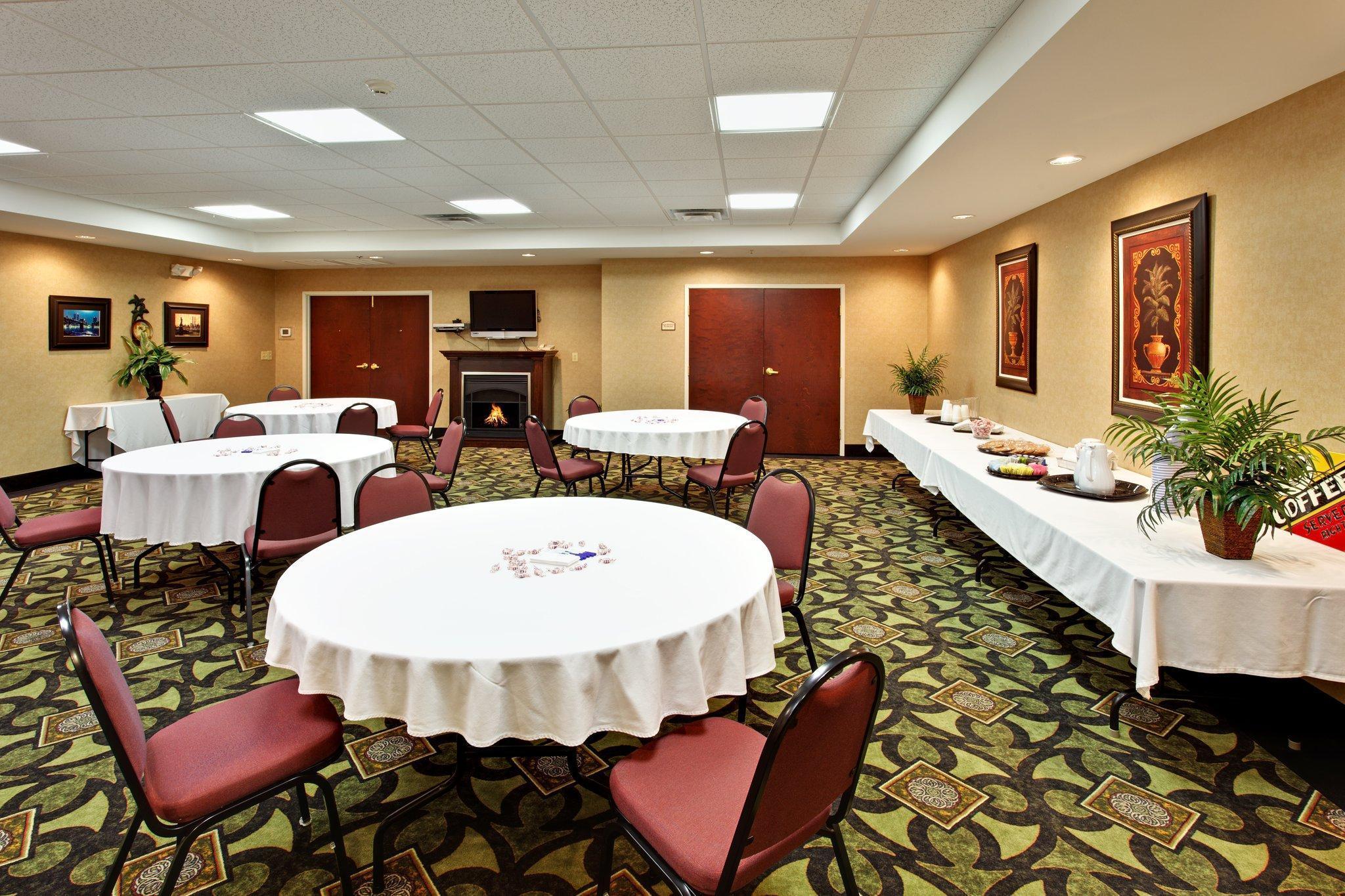 Holiday Inn Express Hotel & Suites Kingsport-Meadowview I-26 By Ihg Экстерьер фото